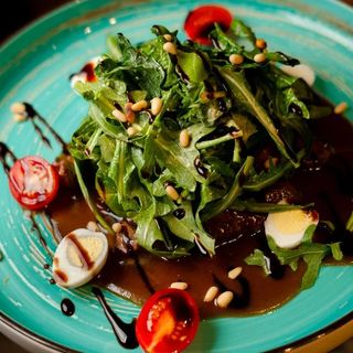 теплый салат с кониной