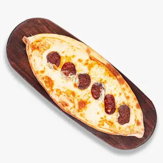 Пиде с сыром и суджуком 