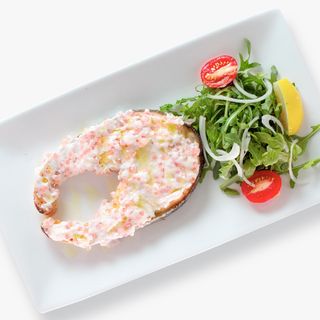 Семга в сливочно-икорном соусе