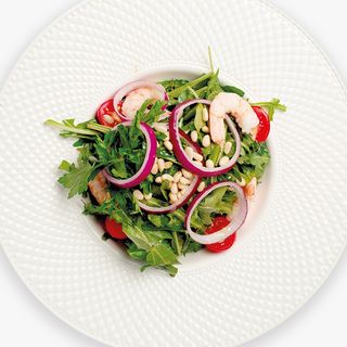 Салат с рукколой и креветками