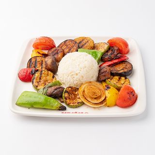 Салат гриль-овощной с рисом