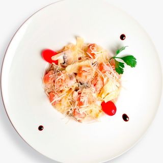 Фетучини с семгой и грибами