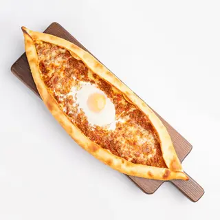 Пиде с фаршем сыром и яйцом 