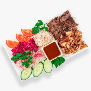 Донер ассорти на тарелке