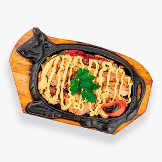 Куриный донер под сырным соусом