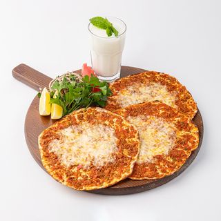 Фундук лахмаджун с сыром