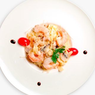 Фетучини с креветками и грибами