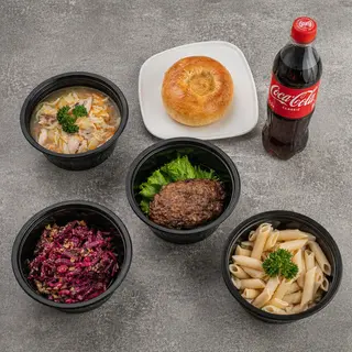 Комбо 3. Котлета Тагам, макароны, кеспе коже, винегрет летний, лепешка с кунжутом, кола 0,5