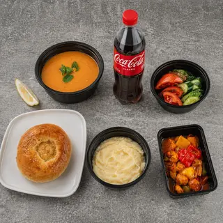 Комбо 2. Гуляш куриный, пюре, чечевичный, свежие овощи, лепешка с кунжутом, кола 0,5