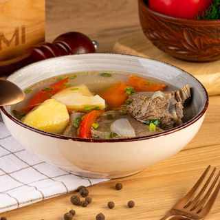 Шорпа с мясом баранины (қой сорпасы)