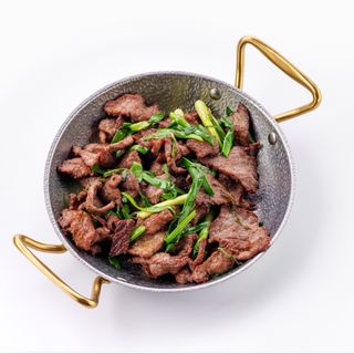 Мясо с зеленым луком