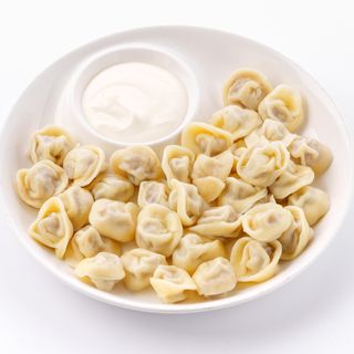 Пельмени со сметаной  