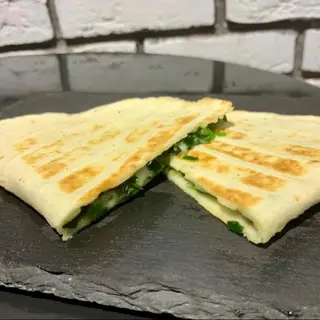 Чебурилья с моцареллой и джусаем (1 шт.)