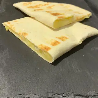 Чебурилья  с моцареллой и картошкой (1 шт.)
