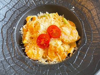 Паста с креветками в соусе том ям