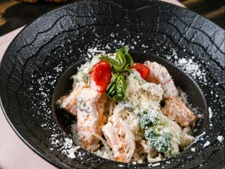 Паста с лососем и брокколи