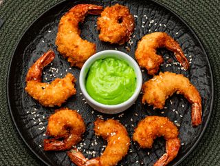 Креветки Динамит под соусом васаби