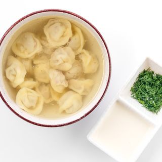 Пельмени с бульоном
