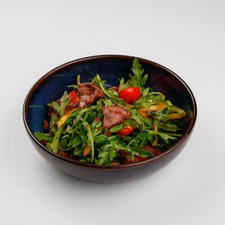 Теплый салат с говядиной