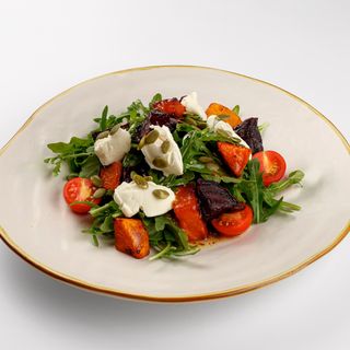 Салат с карамелизованной тыквой и свеклой