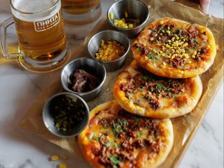 Ассорти мини пицц с мясной начинкой