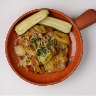 Жареный картофель по-домашнему с луком