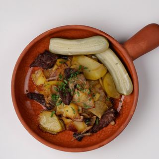 Жареный картофель по-домашнему с говядиной и грибами