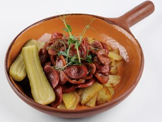 Жареный картофель по-домашнему с колбасками