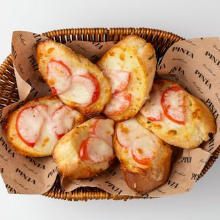 Чесночный хлеб с начинкой