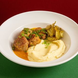 Тефтели с картофельным пюре