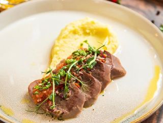 Говяжий язык с пюре