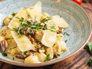 Ньоки с пеканом и грибами