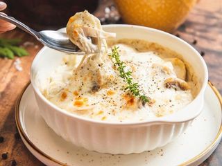 Пельмени в соусе жульен