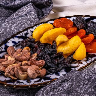 Ассорти из орехов и сухофруктов