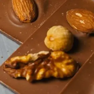 плитка с орехами