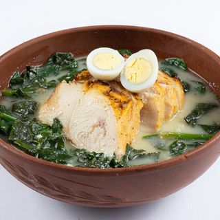 Суп с запеченной курицей и шпинатом