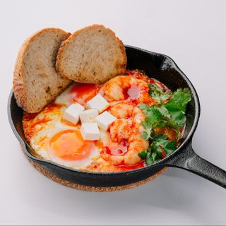 Шакшука с креветками