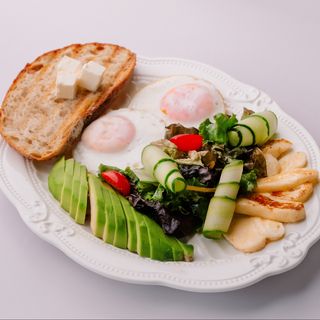 Завтрак с сыром халуми