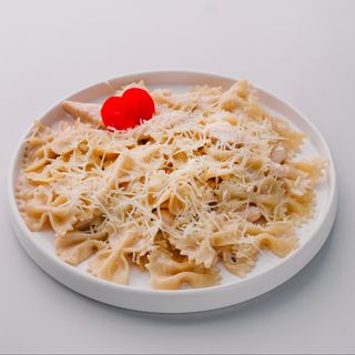 Фарфалле с курицей в сливочном соусе
