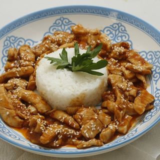 Курица в кисло-сладком соусе с рисом