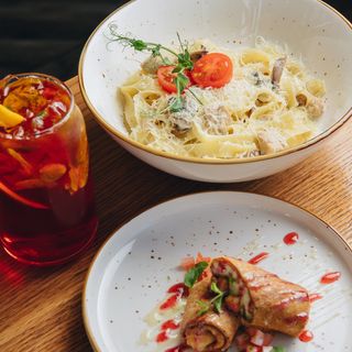 СЕТ №1 Паста Альфредо +блины нежность с творогом напиток на выбор