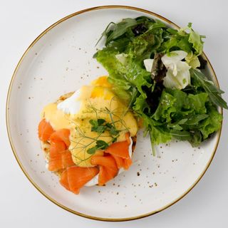 Бенедикт с лососем