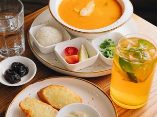 СЕТ №3  Том ям с курицей +чесночные хлебцы+напиток на выбор