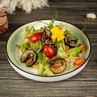 Салат из телятины с имбирной заправкой 