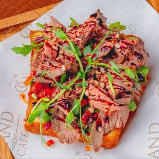 Бриошь с ростбифом