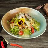 Салат из телятины с ростками сои