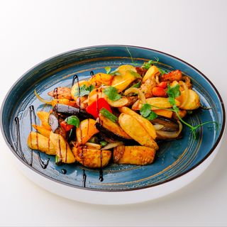 Индейка с овощами и картофельными дольками