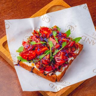 Бриошь с томатами