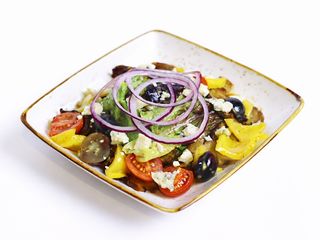 Теплый салат с уткой и сыром Дор-блю