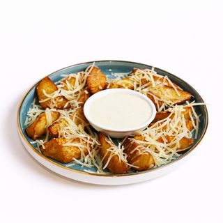 Картофельные дольки с пармезаном